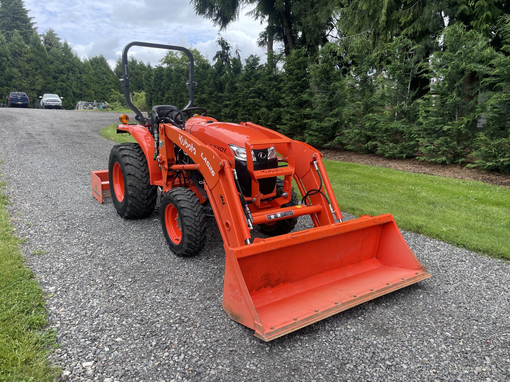 2022 Kubota L3301 - Box Scraper, 3rd Function, Rear Remotes - 75 Hours