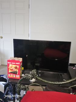 ROKU Philips 32 Inch TV 