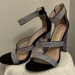 Windsor Triple Band Size 8 Rhinestone Block Heels. Perfect for any formal event!  🚨SERIOUS BUYERS ONLY ‼️  Excellent Condition. Clean, well cared for