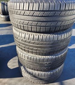 215/55/17 Michelin 📍📍 Selling a set of 4 tires with 80% tread life remaining 📍🌟