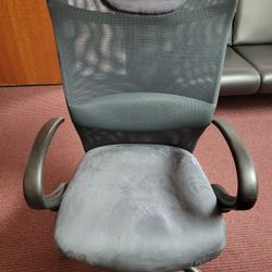 Office Chair With Wheels Price Reduced 