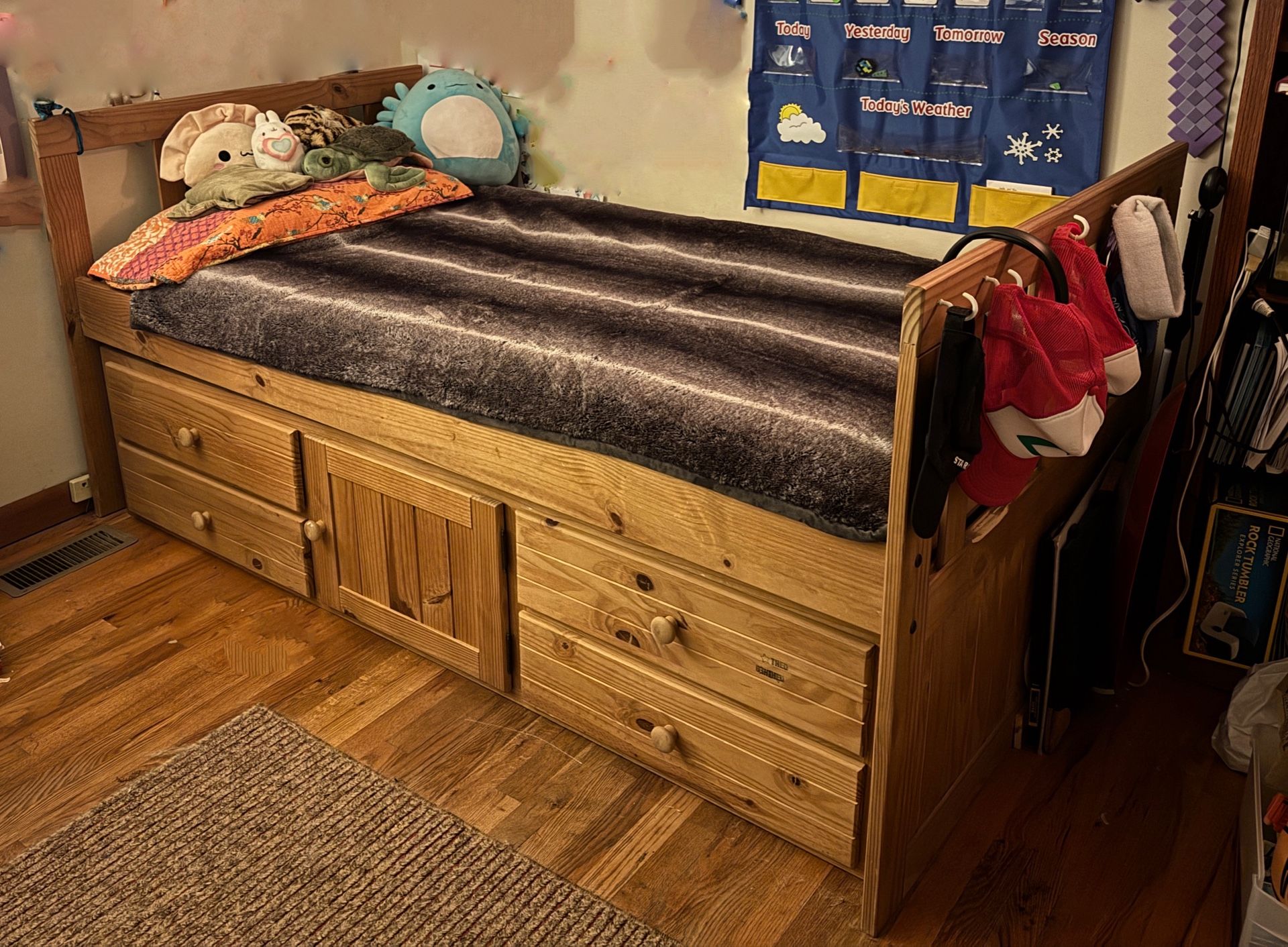Twin Captain’s Bed: Real wood w/storage drawers