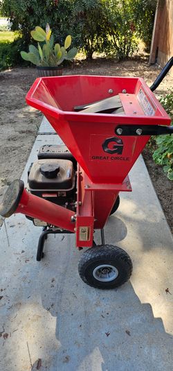 Wood chipper/shredder