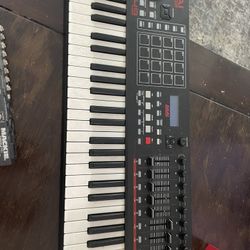 Free-MIDI KEYBOARD AKAI MPM249