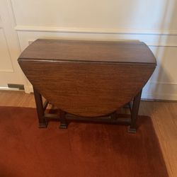 Beautiful drop leaf table