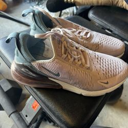 Women’s Nike Air Max 270 Size 10 No Box