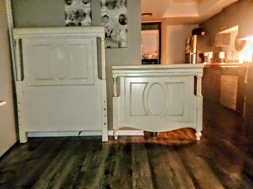 Twin Sleigh Bed