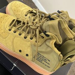 NIKE SF AF1 MID (GS) DESERT MOSS/DESERT MOSS (Unisex)