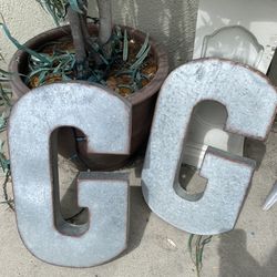 Aluminum G Letter Signs 