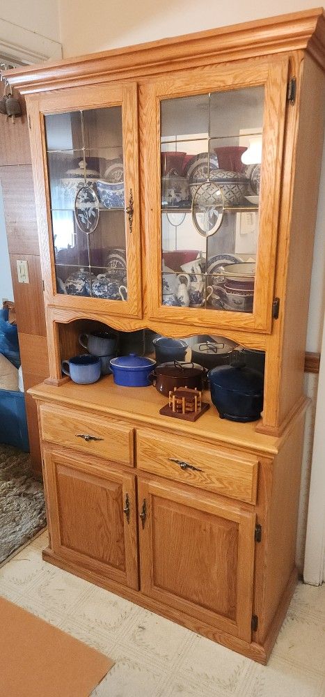 Hutch - Oak China Hutch