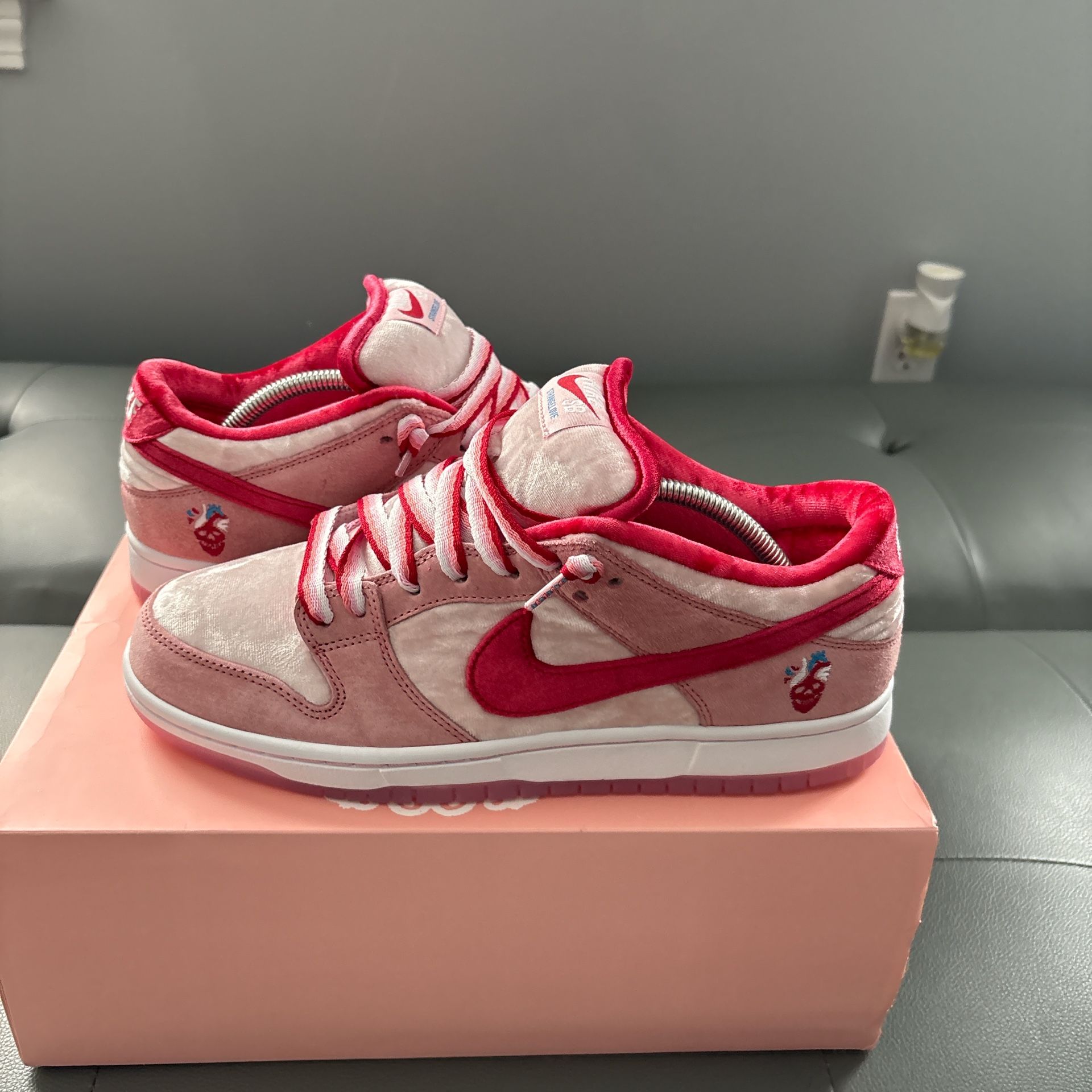 nike sb dunk strange love