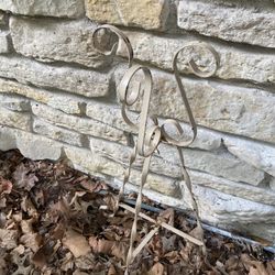 Beautiful vintage style plant stand 