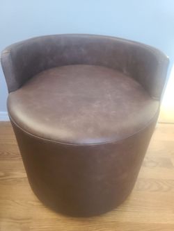 One round stool