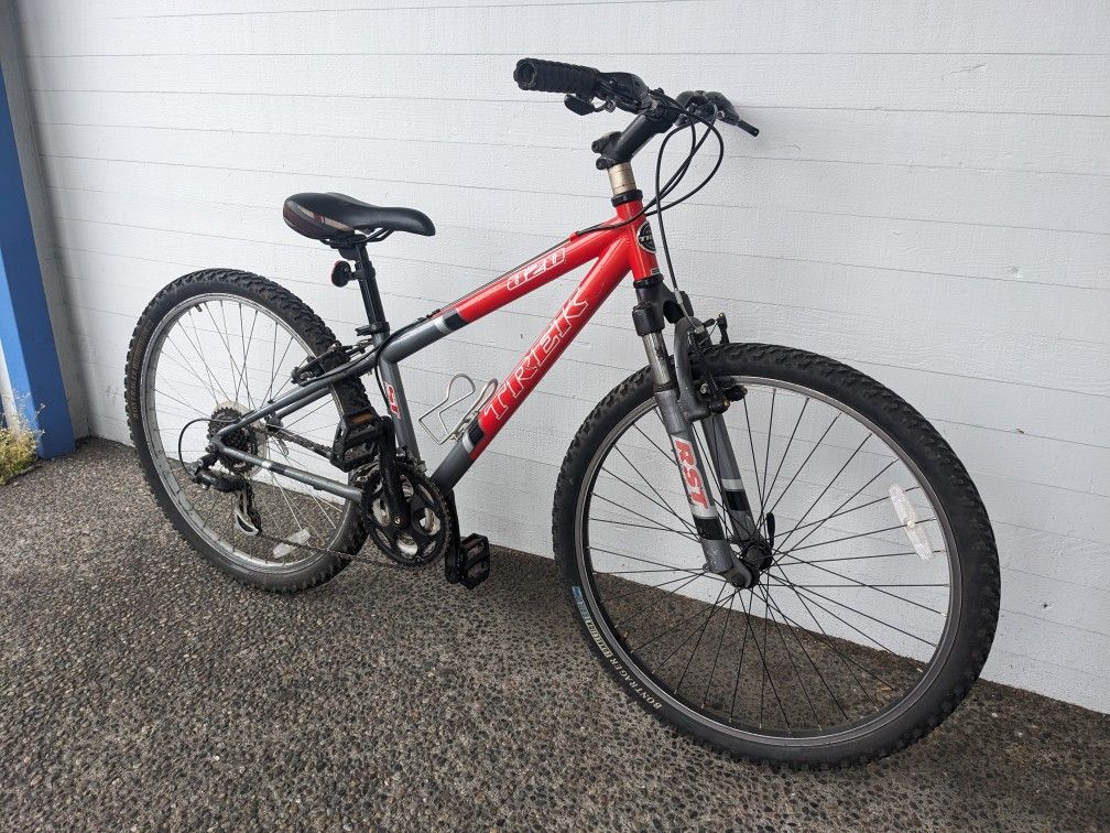 Trek 26" 21-Speed Gravel/Mountain/Road Hybrid Bike - RST Shocks- Bontrager Tires - TUNED! - Very Light 13" Frame (Msrp $480)