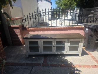 Entertainment center