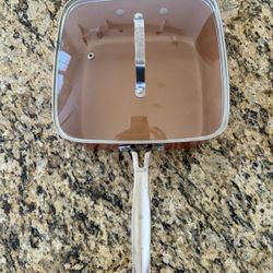 3 Pots, 2 with Glass Lids