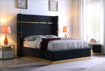 UPHOLSTERY PLATFORM BED NEW IN BOX