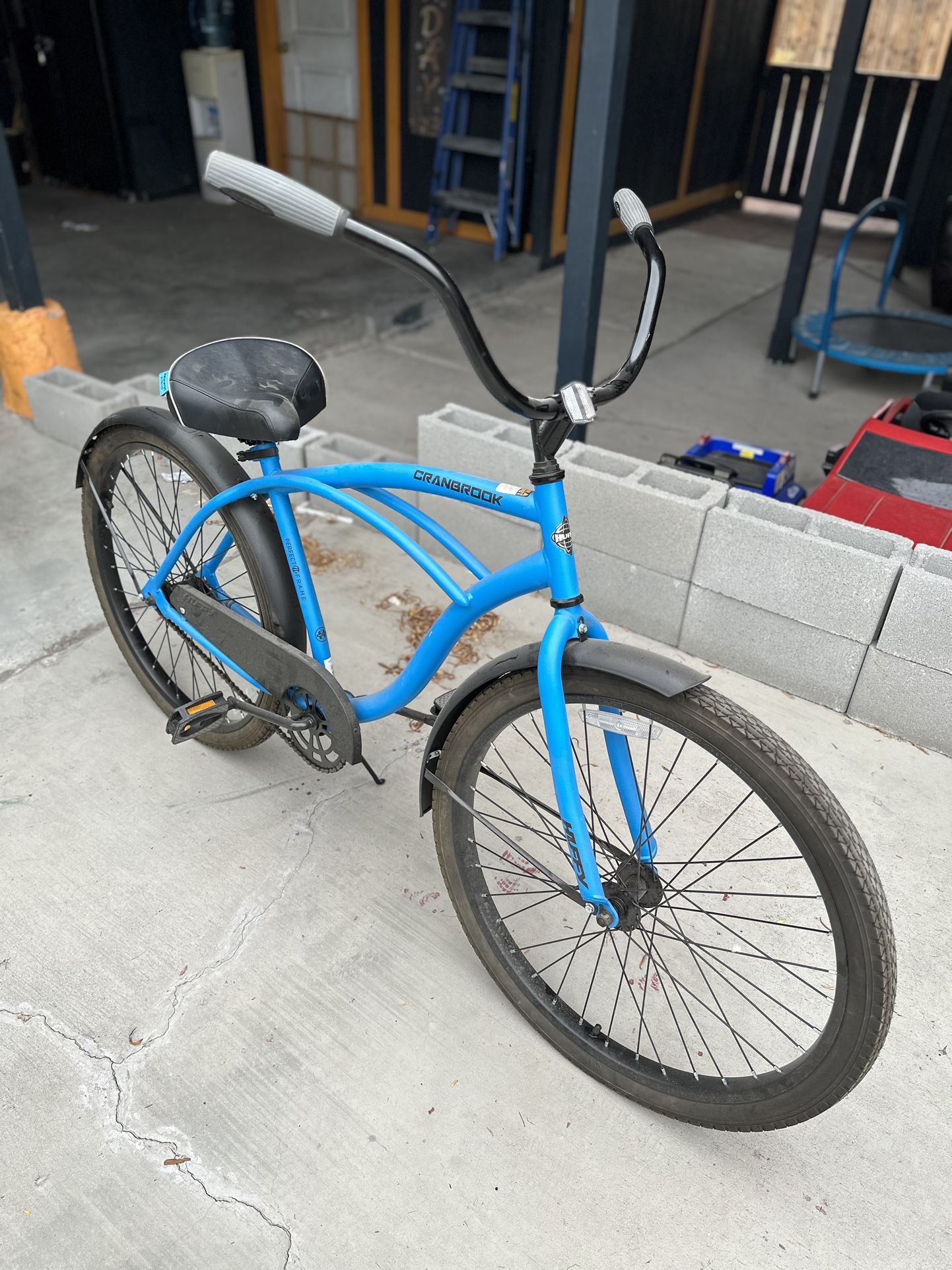 Huffy 26 Cranbrook Men s Comfort Cruiser Bike Matte Blue for Sale in Las Vegas NV OfferUp