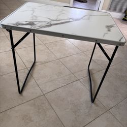 Small foldable table