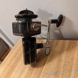 Vintage Fishing Spin Spinning Reel PFLUEGRE