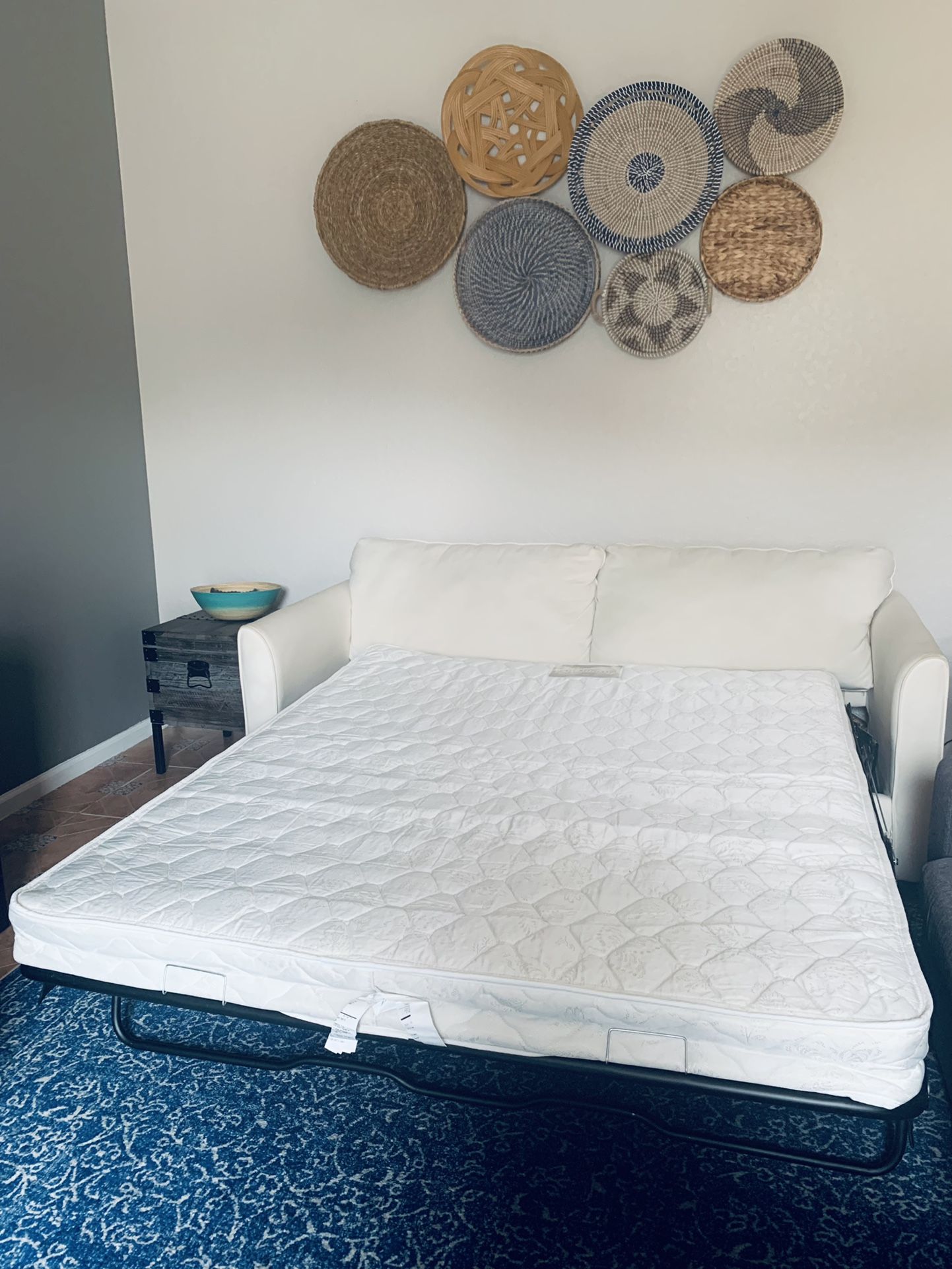 Sofa Queen Size Pull Out bed
