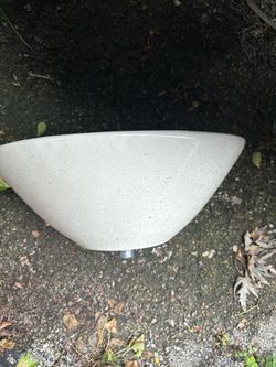 Standing ceramic sink