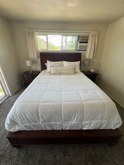 Queen Wood Bedroom Set