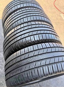 235/60/18 Michelin Selling a set of 4 tires in excellent condition 🫡