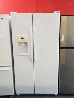 Like new GE 26cu.ft side by side refrigerator 1 year warranty