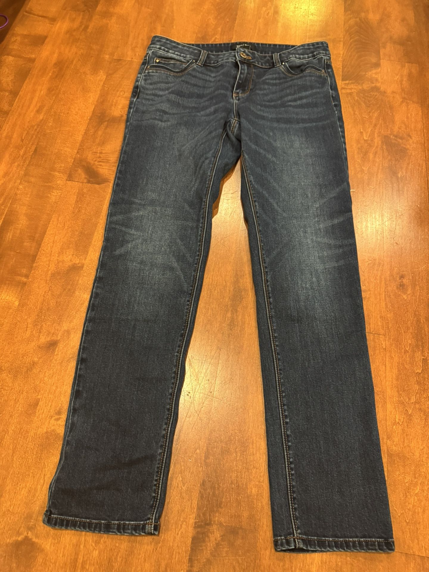 Woman’s White House Black Market Jeans Shipping Available