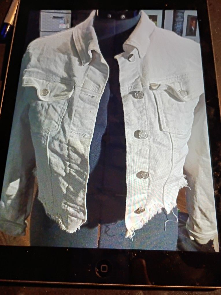 CELLO CLOTHING COMPANY WHITE JEAN JACKET SIZE S