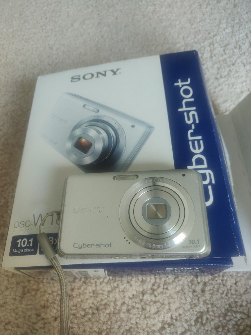 Sony cybershot DSC W 180 camera