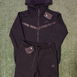 Nike Tech Hoodie Sweats Set