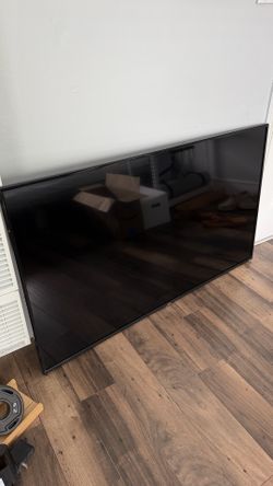 55-inch 4K Ultra HD HDR10 LED Roku Smart TV. (It has no stand)