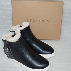 GENTLE SOULS designer boots. Size 9 women's shoes. Black. Brand new in box. Like UGG 