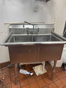 Commercial 2-Compartment Stainless Steel Sink w/ Faucet