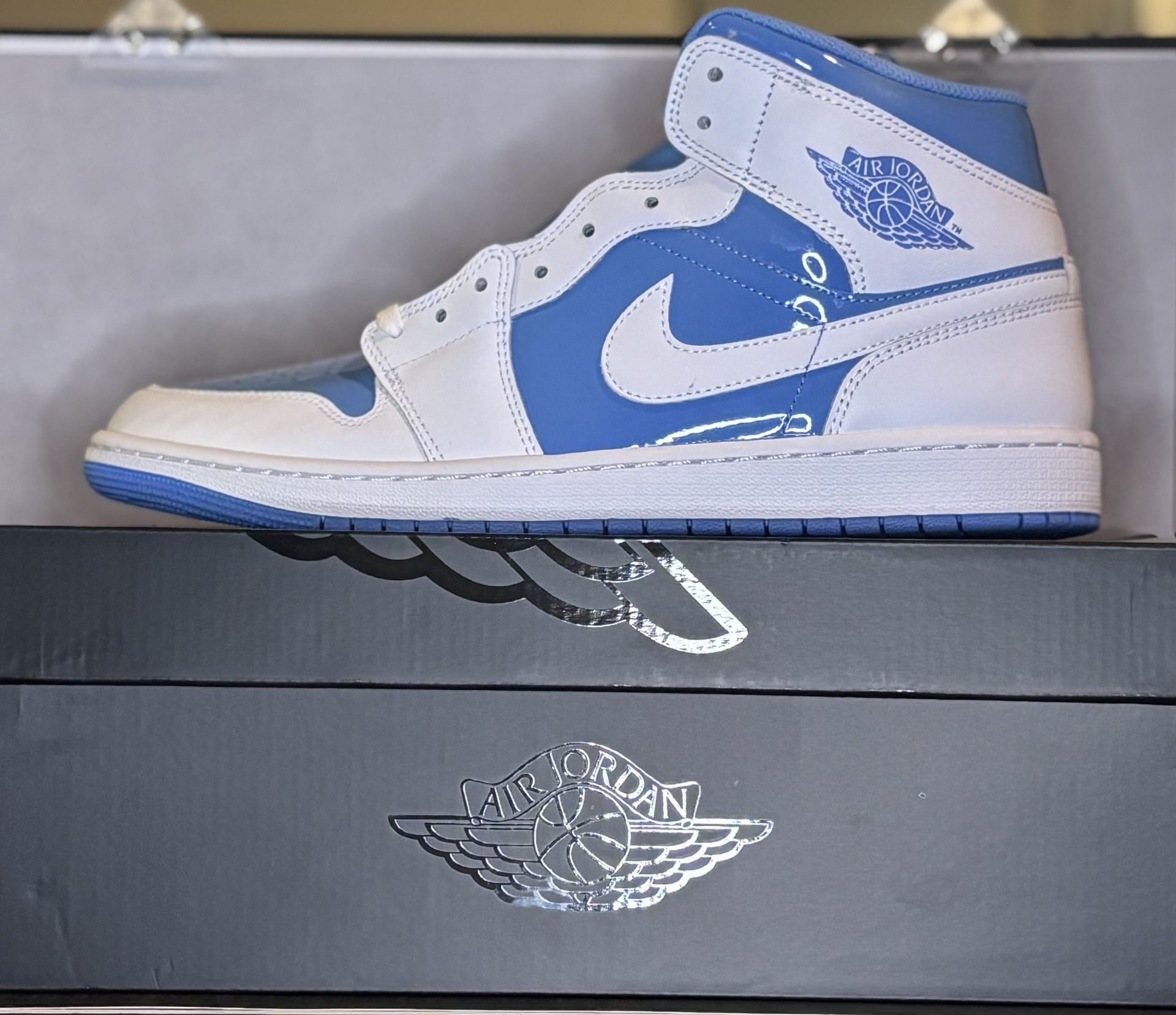 11M Jordan 1 “ legend Blue”