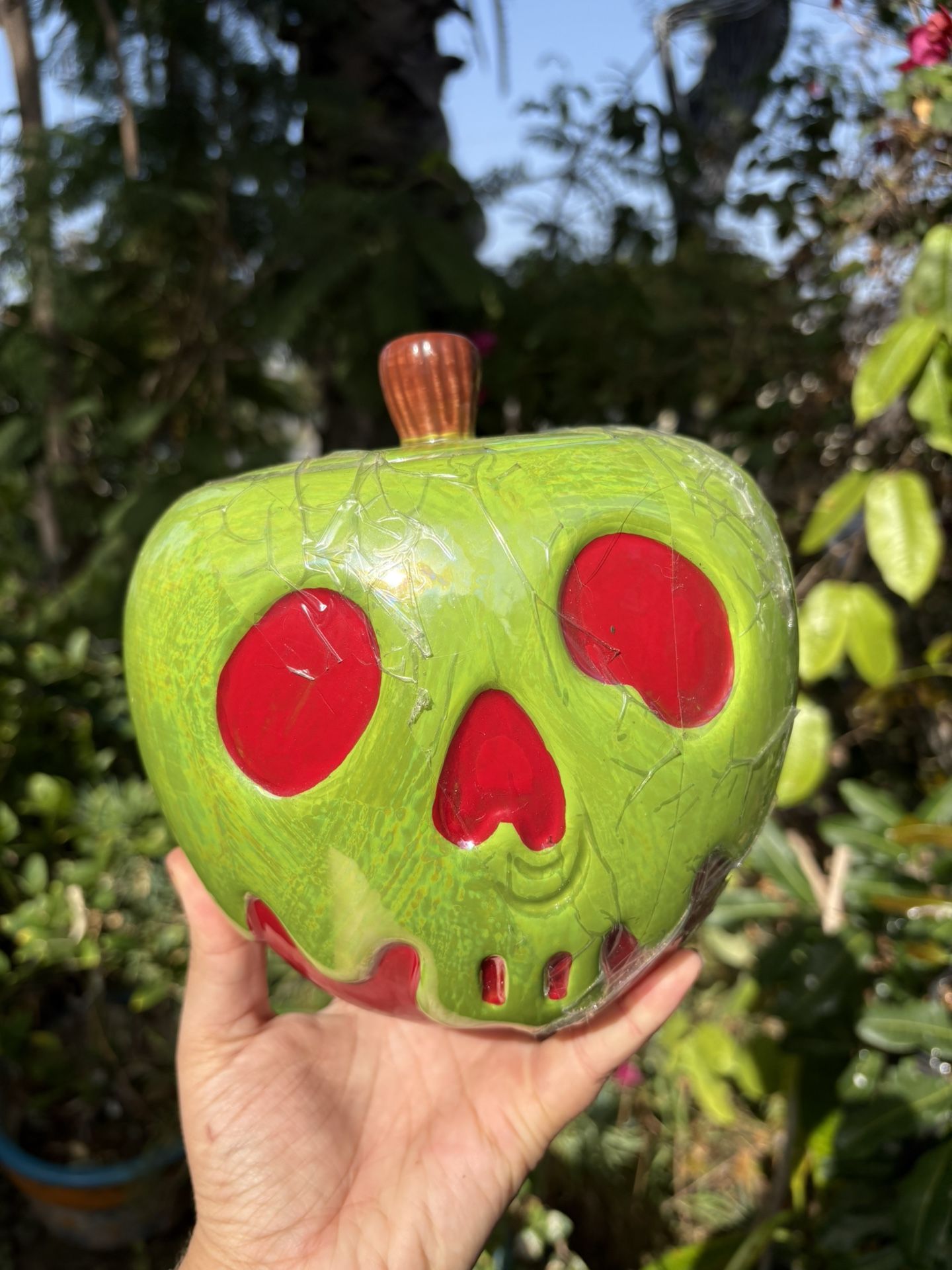 Poison apple