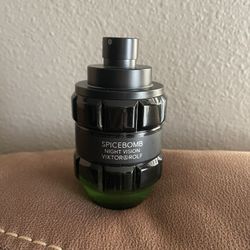 SPICEBOMB Night Vision VIKTOR & ROLF https://offerup.com/redirect/?o=M296LkdyZWVu Bottle.