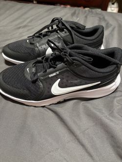 Boys Nike shoes size 5