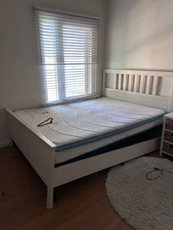 FREE WHITE WOOD QUEEN BED