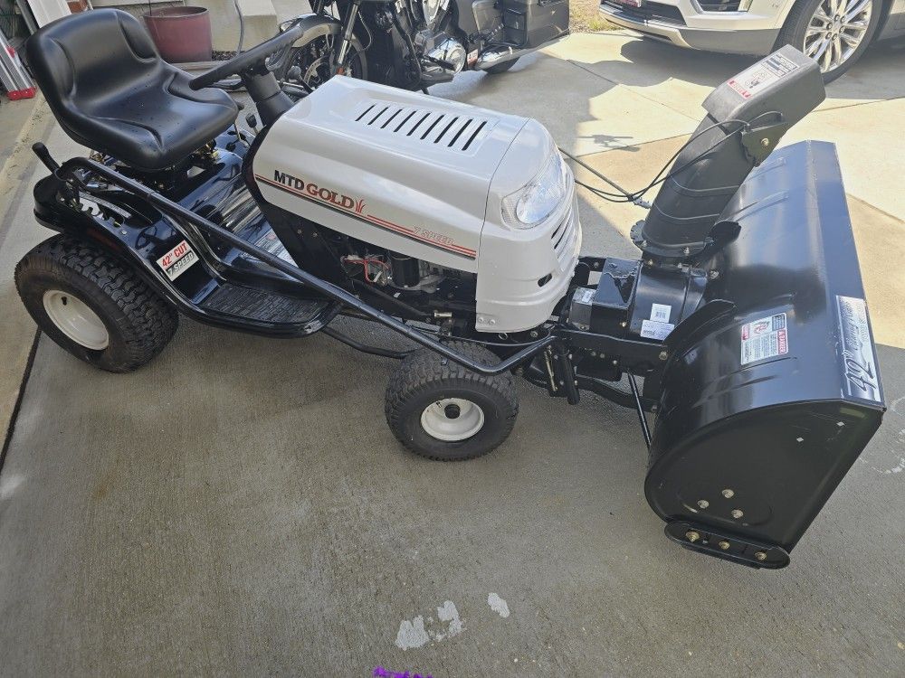 MTD TRACTOR WITH SNOWBLOWER