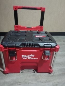 Milwaukee PACKOUT Rolling Tool Box
