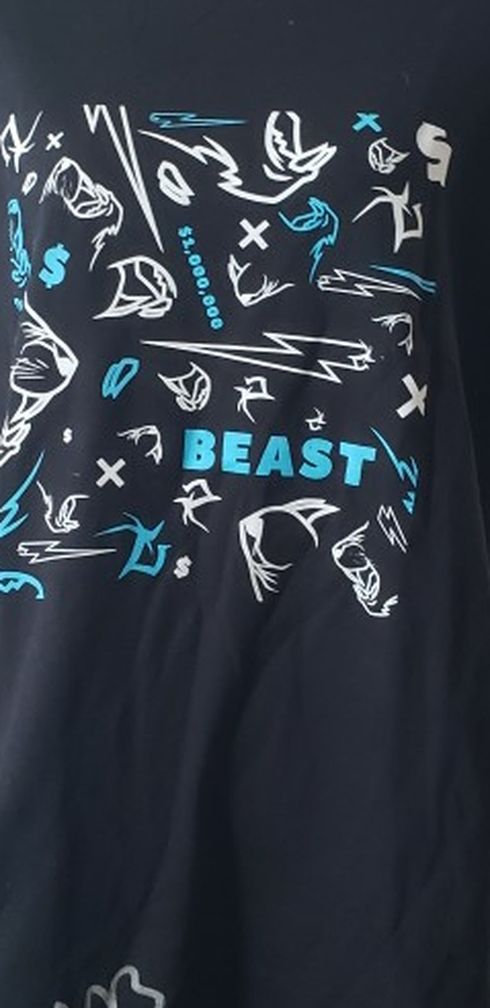 Mr. Beast authentic rare signed t shirt top black xl with sticker American YouTuber notable for his expensive stunts and philanthropy. Limited edition
