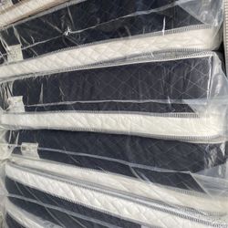 😴Mattress pillow top🥱 💎All sizes 💎12” inches tall 🔵Queen $199 🟣Full $180 🟠Twin $150 🟡King $330 🔴Cal king $330 🔘 Delivery available🚛