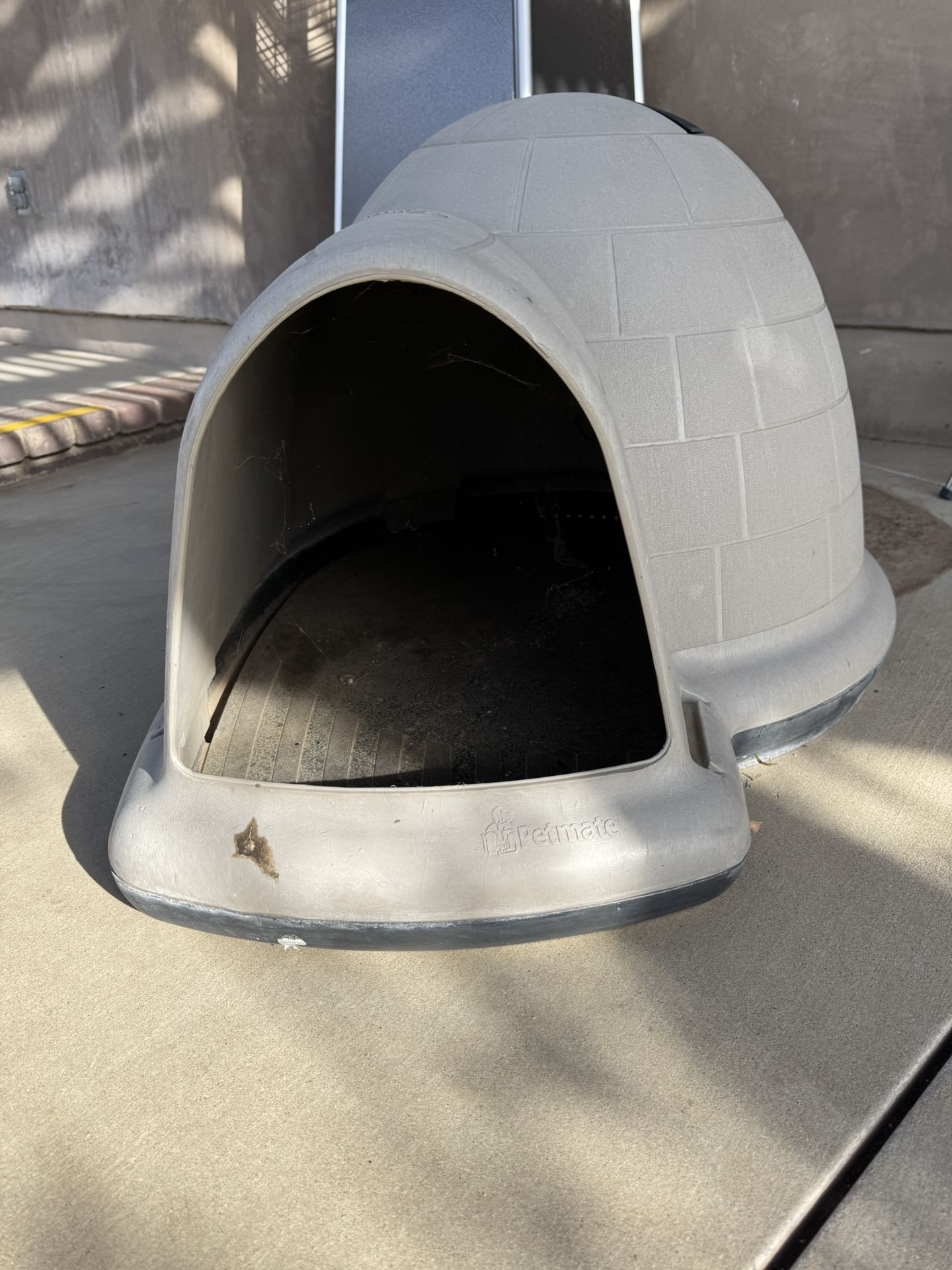 Petmate Igloo dog House
