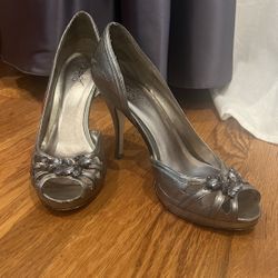 Silver/steel Colored Carlos Santana Peep Toe Heels Size 8.5
