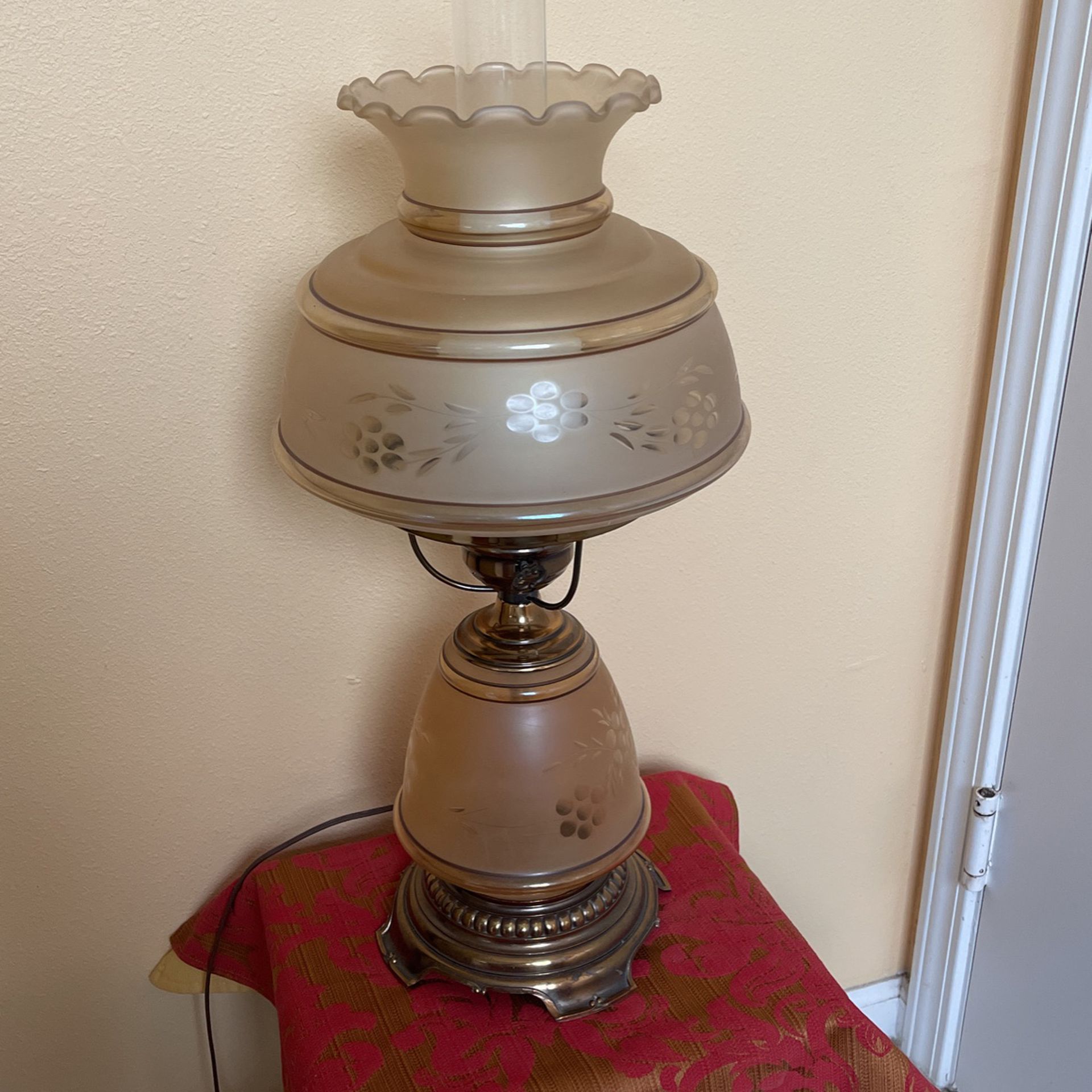 Vintage Quoizel hurricane lamp