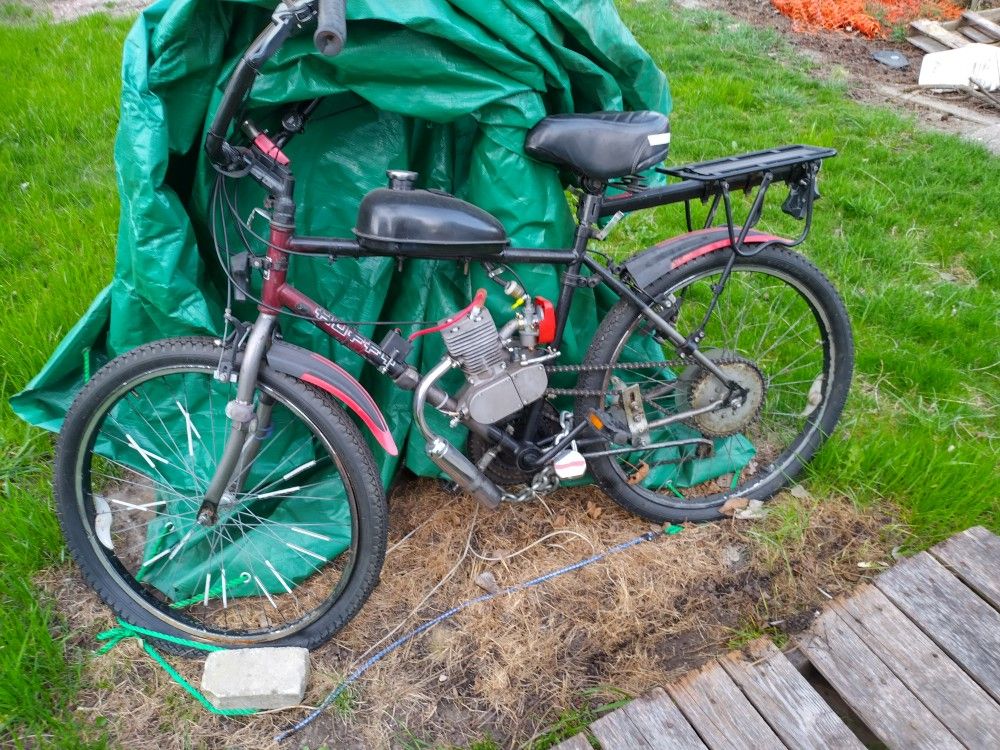 For Sale 26in Huffy Boys Bike Like New. Also Comes With Extra Light 🚨 For Your Safety At Night.