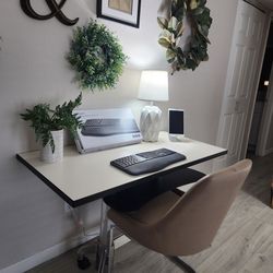 Contemporary Office Desk